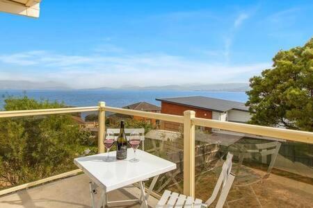 Spacious Modern Home Outstanding Views Sleeps 9 Hobart Exteriér fotografie